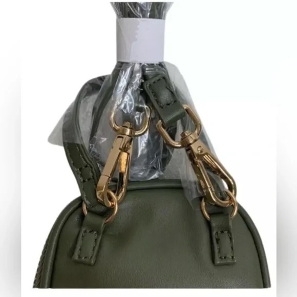 NWT Badgley Mischka Oval Phone Case - Chive - Picture 3 of 6